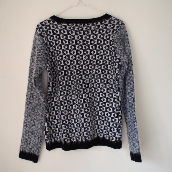Marie Claire black and white fuzzy sweater NWT - Picture 5 of 5